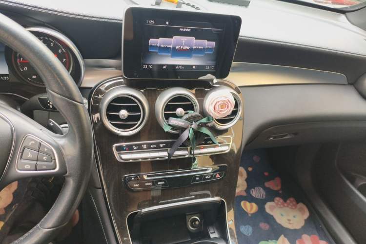 Used Mercedes-Benz GLC 2017 GLC 260 4MATIC Luxury Model Audio And AC Panel