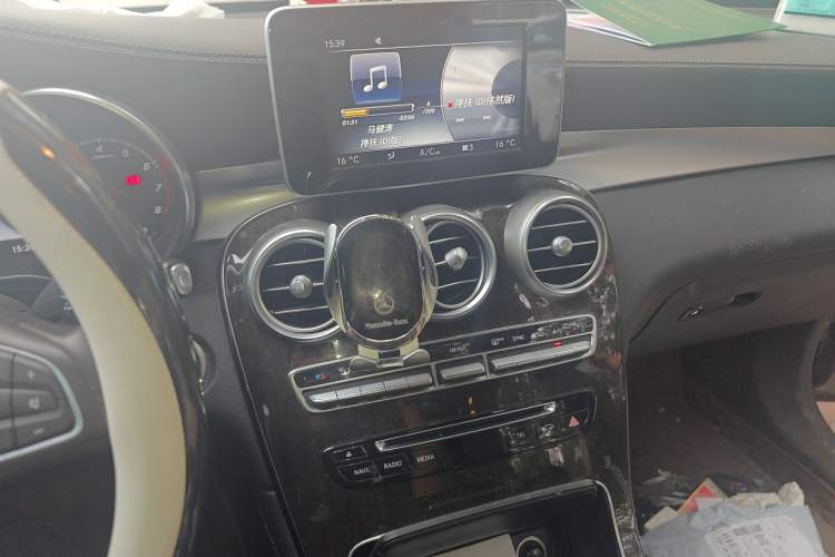 Used Mercedes-Benz GLC 2017 GLC 260 4MATIC Dynamic Edition Audio And AC Panel