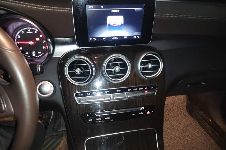 Used Mercedes-Benz GLC 2017 GLC 260 4MATIC Luxury Model Audio And AC Panel