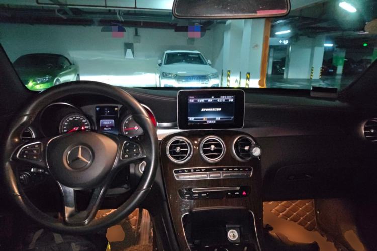 Used Mercedes-Benz GLC 2017 GLC 260 4MATIC Luxury Model Center Console