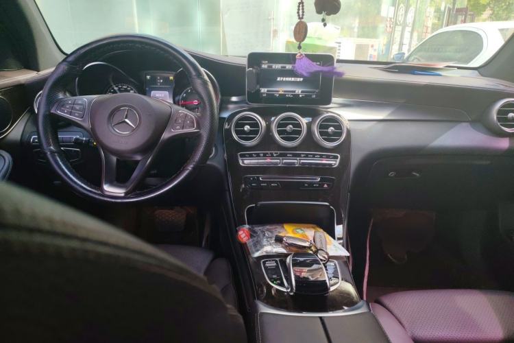 Used Mercedes-Benz GLC 2017 GLC 260 4MATIC Luxury Model Center Console