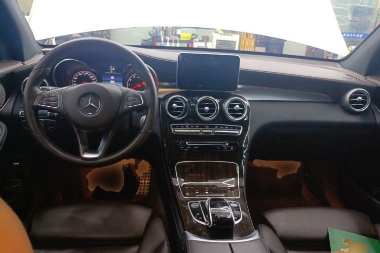 Used Mercedes-Benz GLC 2017 GLC 260 4MATIC Luxury Model Center Console