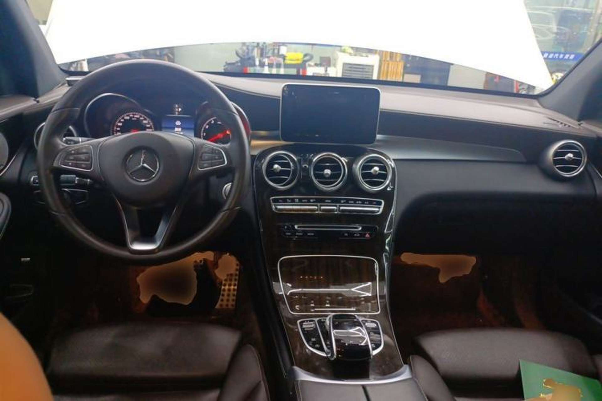 Used Mercedes-Benz GLC 2017 GLC 260 4MATIC Luxury Model Center Console