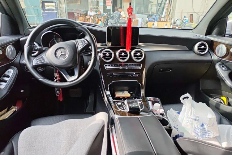 Used Mercedes-Benz GLC 2017 GLC 260 4MATIC Luxury Model Center Console