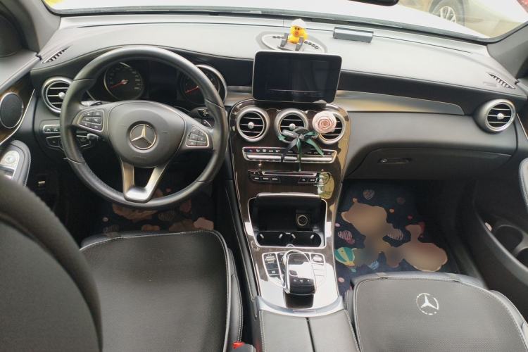 Used Mercedes-Benz GLC 2017 GLC 260 4MATIC Luxury Model Center Console