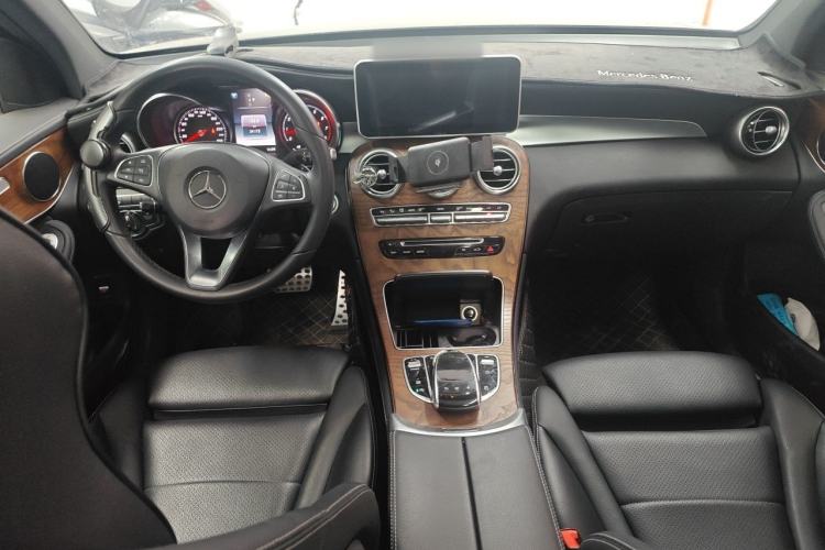 Used Mercedes-Benz GLC 2017 GLC 260 4MATIC Luxury Model Center Console
