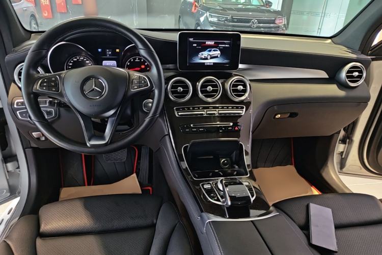 Used Mercedes-Benz GLC 2017 GLC 260 4MATIC Luxury Model Center Console