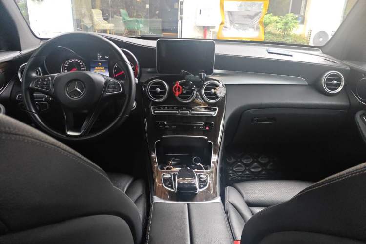 Used Mercedes-Benz GLC 2017 GLC 260 4MATIC Luxury Model Center Console
