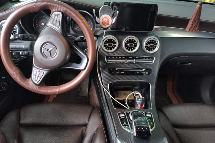 Used Mercedes-Benz GLC 2017 GLC 260 4MATIC Luxury Model Center Console