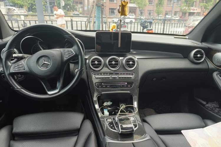 Used Mercedes-Benz GLC 2017 GLC 260 4MATIC Luxury Model Center Console
