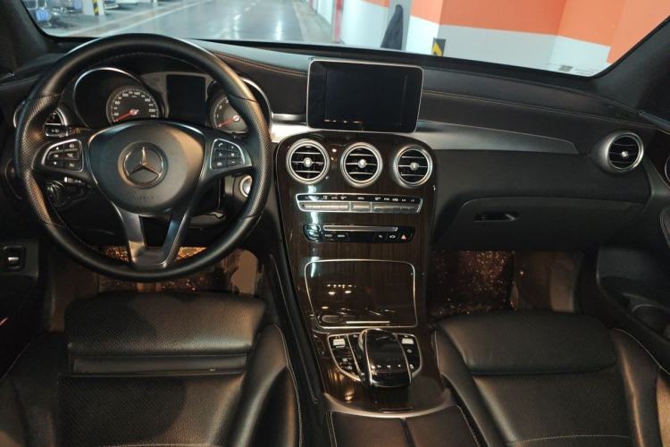 Used Mercedes-Benz GLC 2017 GLC 260 4MATIC Luxury Model Center Console