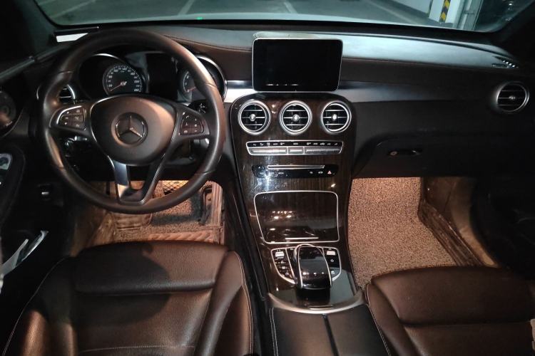 Used Mercedes-Benz GLC 2017 GLC 260 4MATIC Luxury Model Center Console