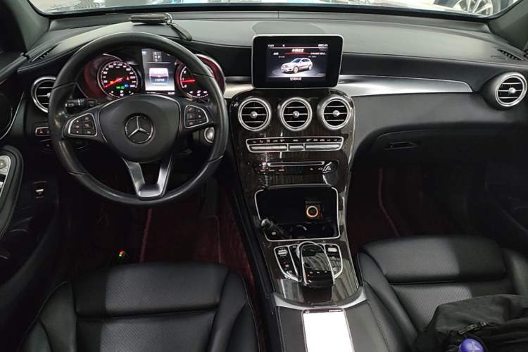 Used Mercedes-Benz GLC 2017 GLC 260 4MATIC Luxury Model Center Console