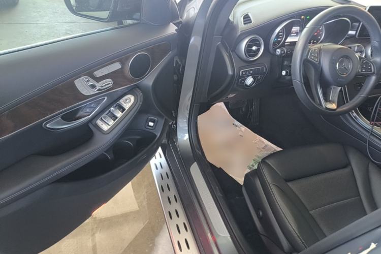 Used Mercedes-Benz GLC 2017 GLC 300 4MATIC Sport Edition Driver Seat