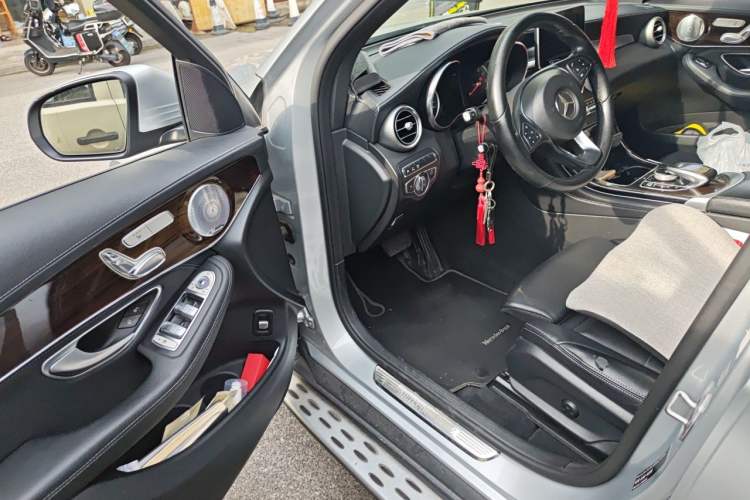 Used Mercedes-Benz GLC 2017 GLC 260 4MATIC Luxury Model Driver Seat