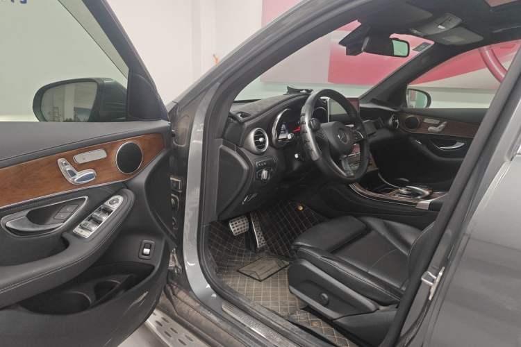 Used Mercedes-Benz GLC 2017 GLC 260 4MATIC Luxury Model Driver Seat