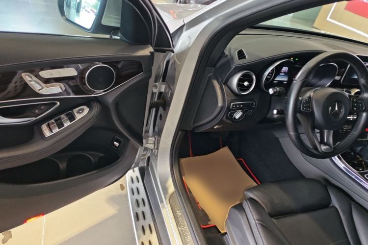 Used Mercedes-Benz GLC 2017 GLC 260 4MATIC Luxury Model Driver Seat