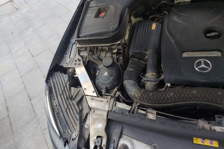 Used Mercedes-Benz GLC 2017 GLC 260 4MATIC Luxury Model Engine Bay Right