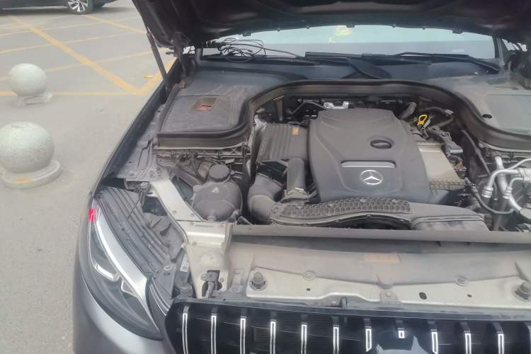 Used Mercedes-Benz GLC 2017 GLC 260 4MATIC Luxury Model Engine Bay Right