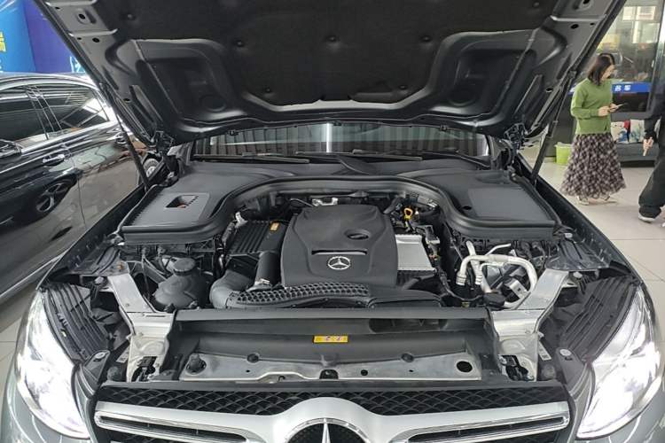 Used Mercedes-Benz GLC 2017 GLC 260 4MATIC Luxury Model Engine Bay