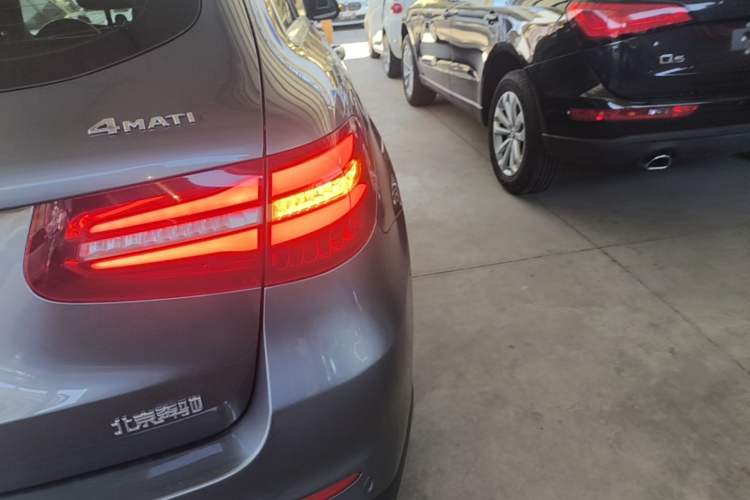 Used Mercedes-Benz GLC 2017 GLC 300 4MATIC Sport Edition Exterior 3