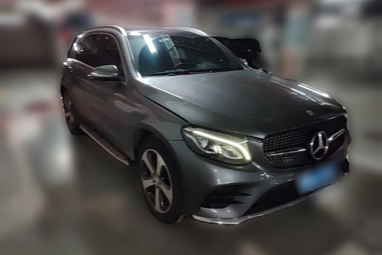 Used Mercedes-Benz GLC 2017 GLC 260 4MATIC Luxury Model Front Right 45 Deg