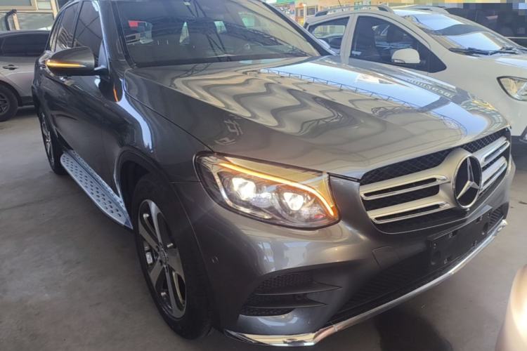Used Mercedes-Benz GLC 2017 GLC 300 4MATIC Sport Edition Front Right 45 Deg