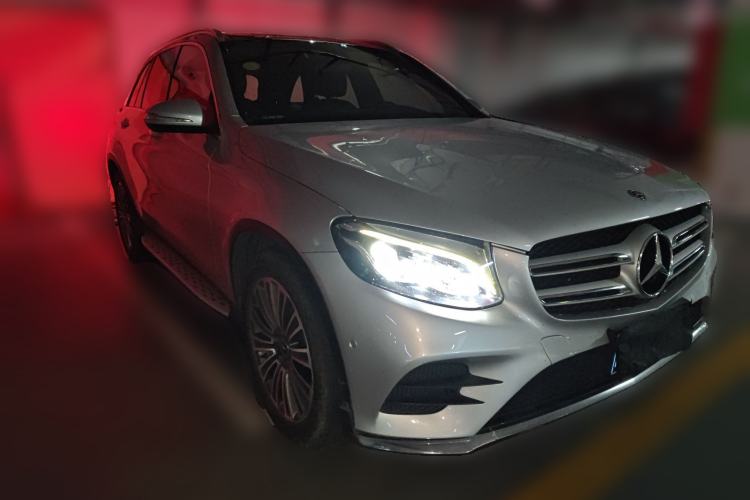 Used Mercedes-Benz GLC 2017 GLC 260 4MATIC Luxury Model Front Right 45 Deg