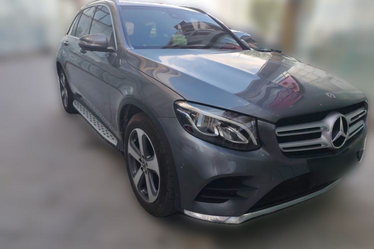 Used Mercedes-Benz GLC 2017 GLC 260 4MATIC Luxury Model Front Right 45 Deg