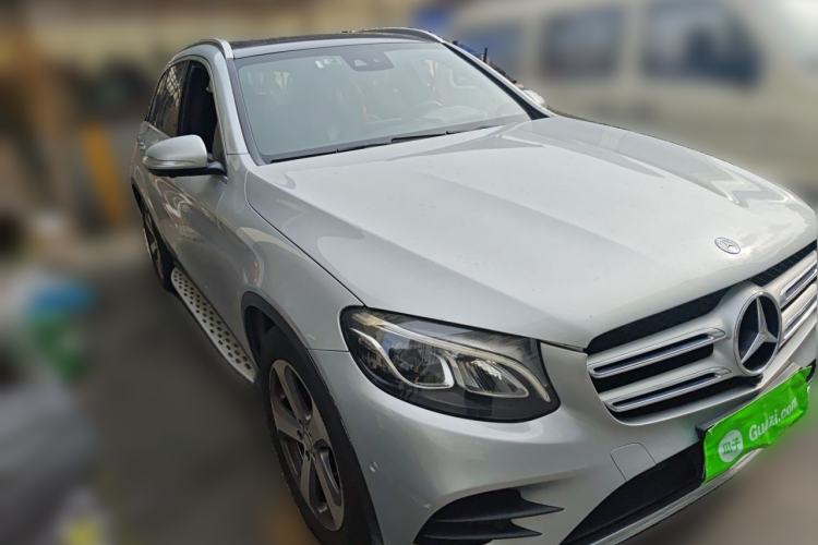 Used Mercedes-Benz GLC 2017 GLC 260 4MATIC Luxury Model Front Right 45 Deg