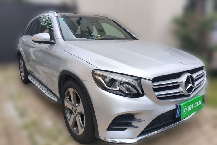 Used Mercedes-Benz GLC 2017 GLC 260 4MATIC Luxury Model Front Right 45 Deg