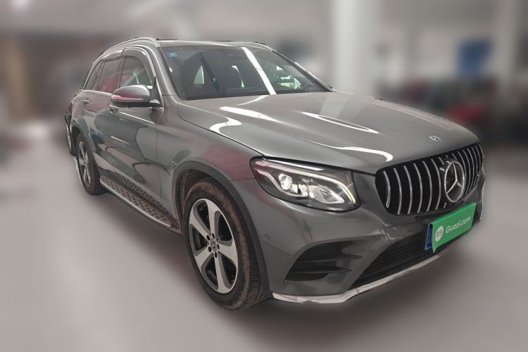 Used Mercedes-Benz GLC 2017 GLC 260 4MATIC Luxury Model Front Right 45 Deg