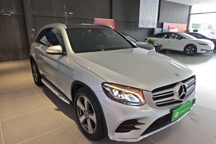Used Mercedes-Benz GLC 2017 GLC 260 4MATIC Luxury Model Front Right 45 Deg