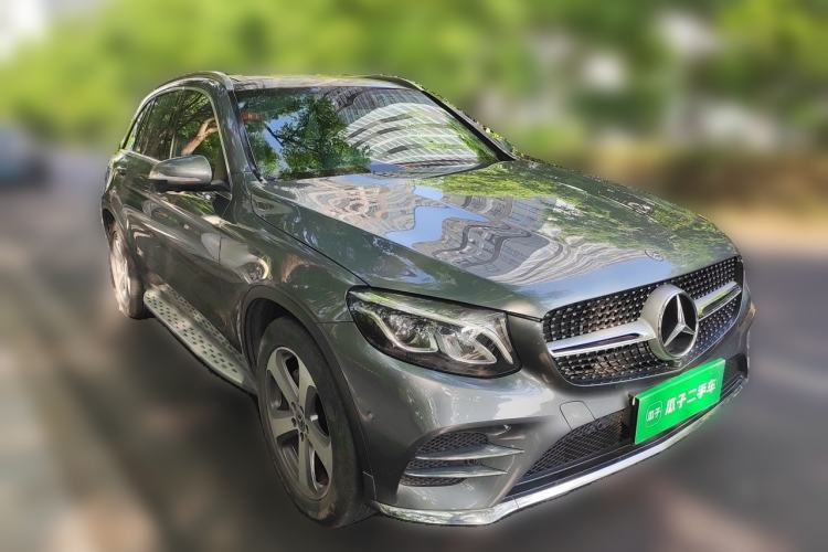 Used Mercedes-Benz GLC 2017 GLC 260 4MATIC Luxury Model Front Right 45 Deg