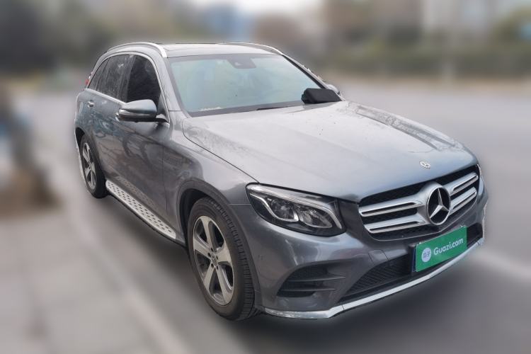Used Mercedes-Benz GLC 2017 GLC 260 4MATIC Luxury Model Front Right 45 Deg