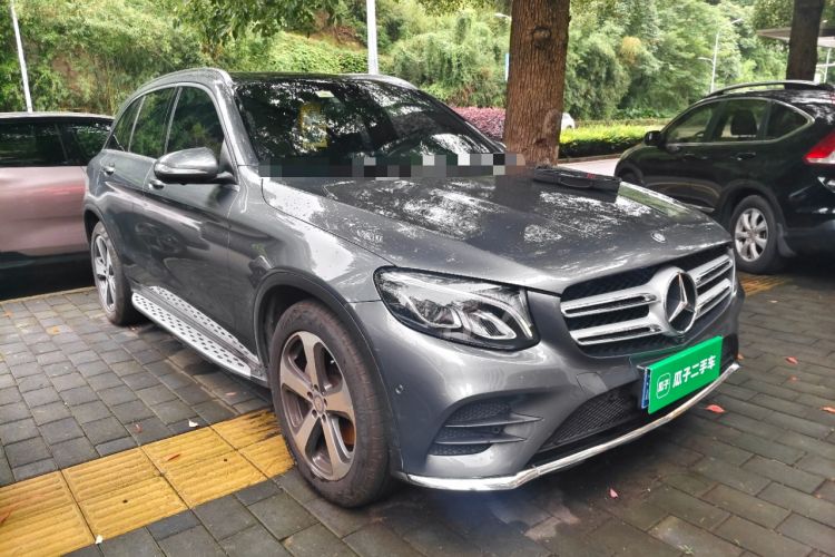 Used Mercedes-Benz GLC 2017 GLC 260 4MATIC Luxury Model Front Right 45 Deg