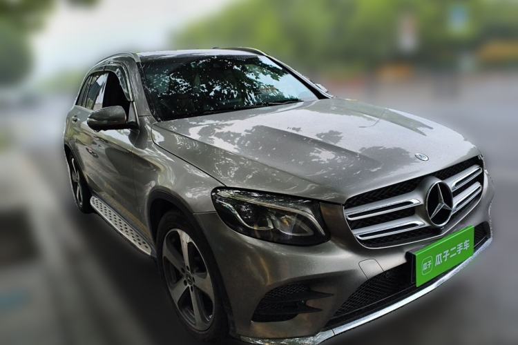 Used Mercedes-Benz GLC 2017 GLC 260 4MATIC Luxury Model Front Right 45 Deg