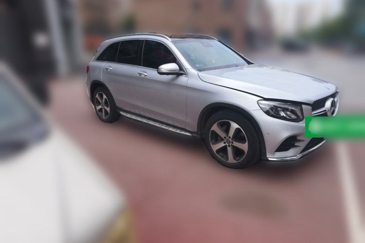 Used Mercedes-Benz GLC 2017 GLC 260 4MATIC Luxury Model Front Right 45 Deg
