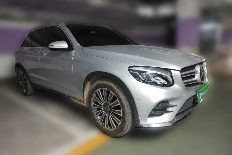 Used Mercedes-Benz GLC 2017 GLC 260 4MATIC Luxury Model Front Right 45 Deg
