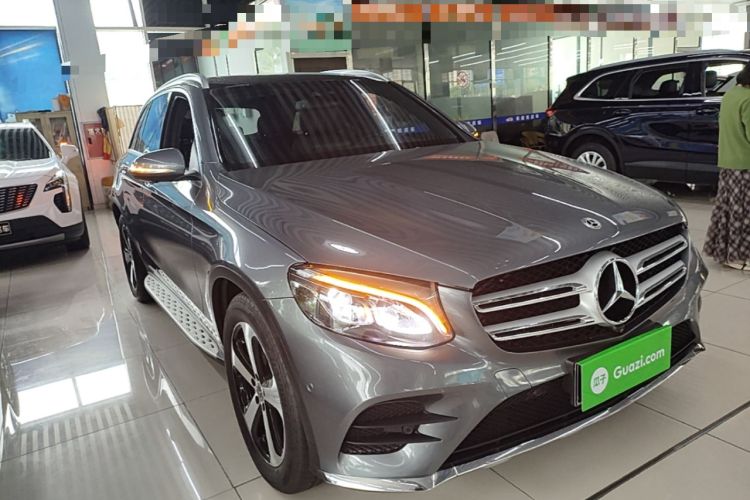 Used Mercedes-Benz GLC 2017 GLC 260 4MATIC Luxury Model Front Right 45 Deg
