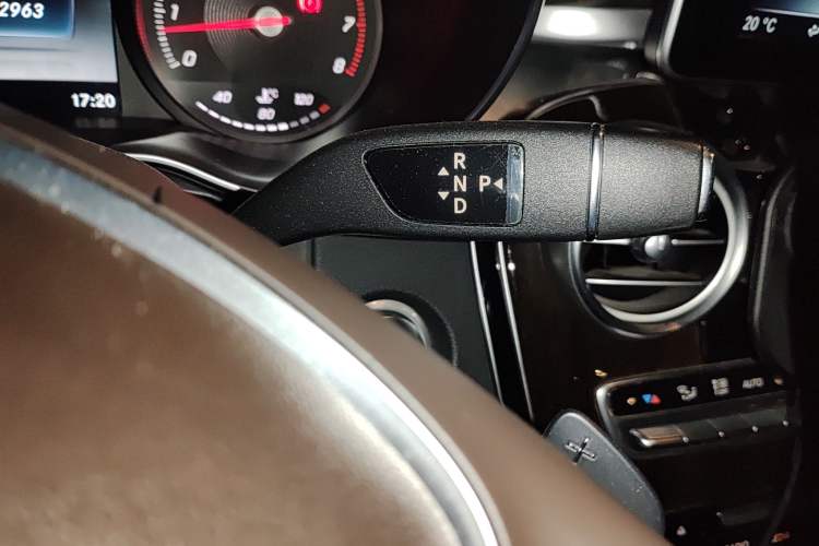 Used Mercedes-Benz GLC 2017 GLC 260 4MATIC Luxury Model Gear Lever