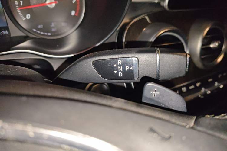 Used Mercedes-Benz GLC 2017 GLC 260 4MATIC Luxury Model Gear Lever