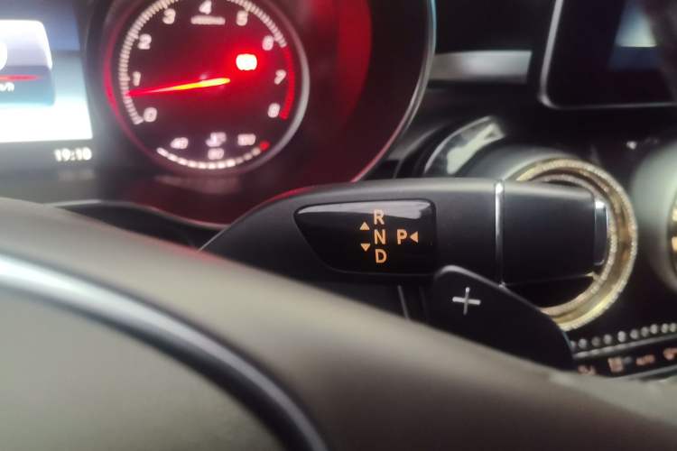 Used Mercedes-Benz GLC 2017 GLC 260 4MATIC Luxury Model Gear Lever