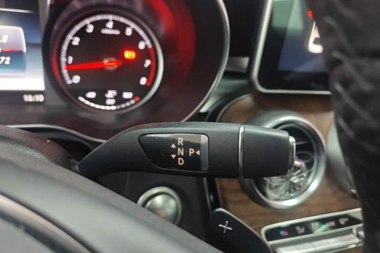 Used Mercedes-Benz GLC 2017 GLC 260 4MATIC Luxury Model Gear Lever