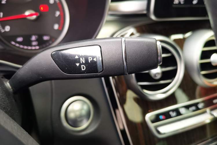 Used Mercedes-Benz GLC 2017 GLC 260 4MATIC Luxury Model Gear Lever