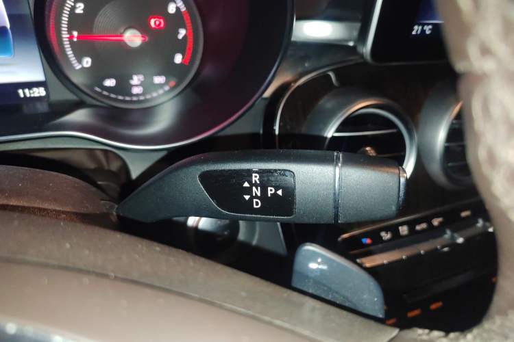 Used Mercedes-Benz GLC 2017 GLC 260 4MATIC Luxury Model Gear Lever