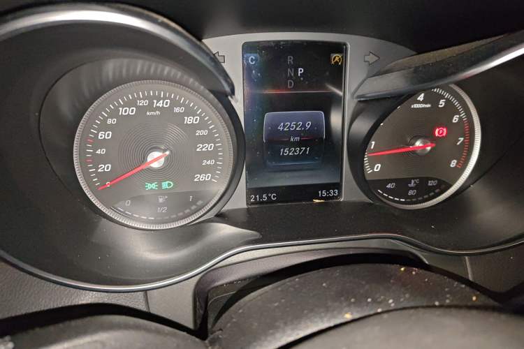 Used Mercedes-Benz GLC 2017 GLC 260 4MATIC Luxury Model Instrument Cluster