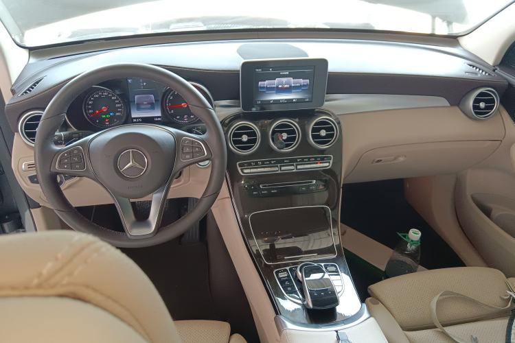Used Mercedes-Benz GLC 2017 GLC 260 4MATIC Dynamic Edition Interior 2