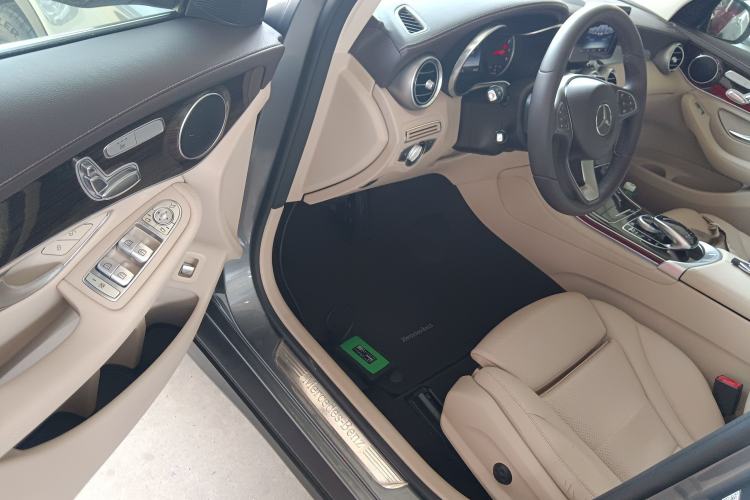 Used Mercedes-Benz GLC 2017 GLC 260 4MATIC Dynamic Edition Interior 3