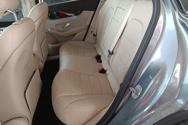 Used Mercedes-Benz GLC 2017 GLC 260 4MATIC Dynamic Edition Interior 4